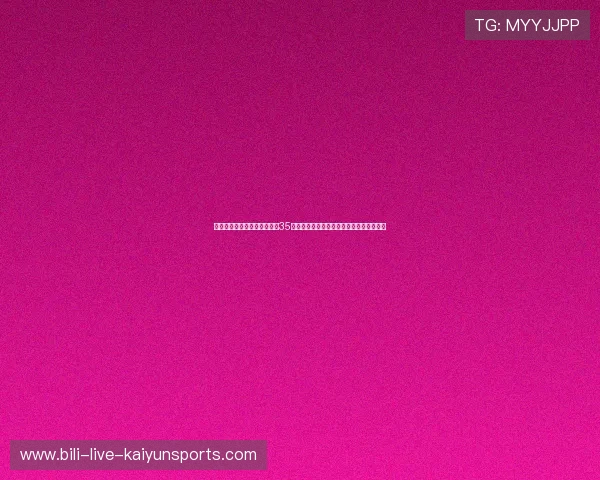 极限越野摩托车赛：选手飞跃35米高空完成惊天空翻两周，全场尖叫连连。